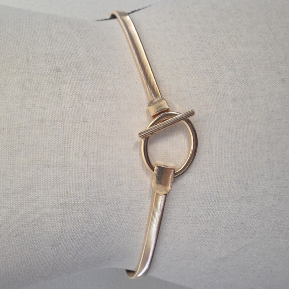 Gold Stretchy Belt With Circular Buckle PLEASE SEE PICTURES FOR IMPERFECTION. - Picture 1 of 6